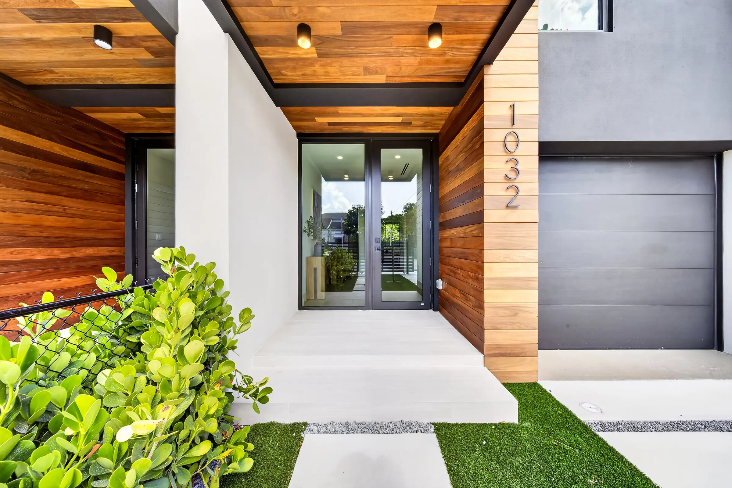 1034 SW 11th Avenue - Covered entry