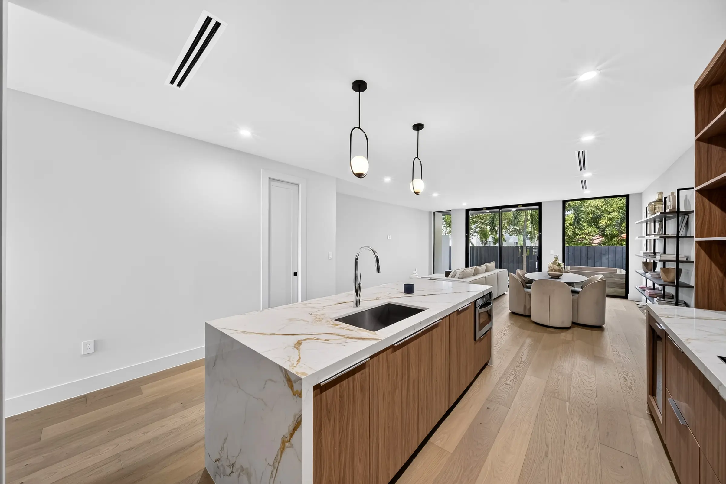 1034 SW 11th Avenue - Kitchen detail