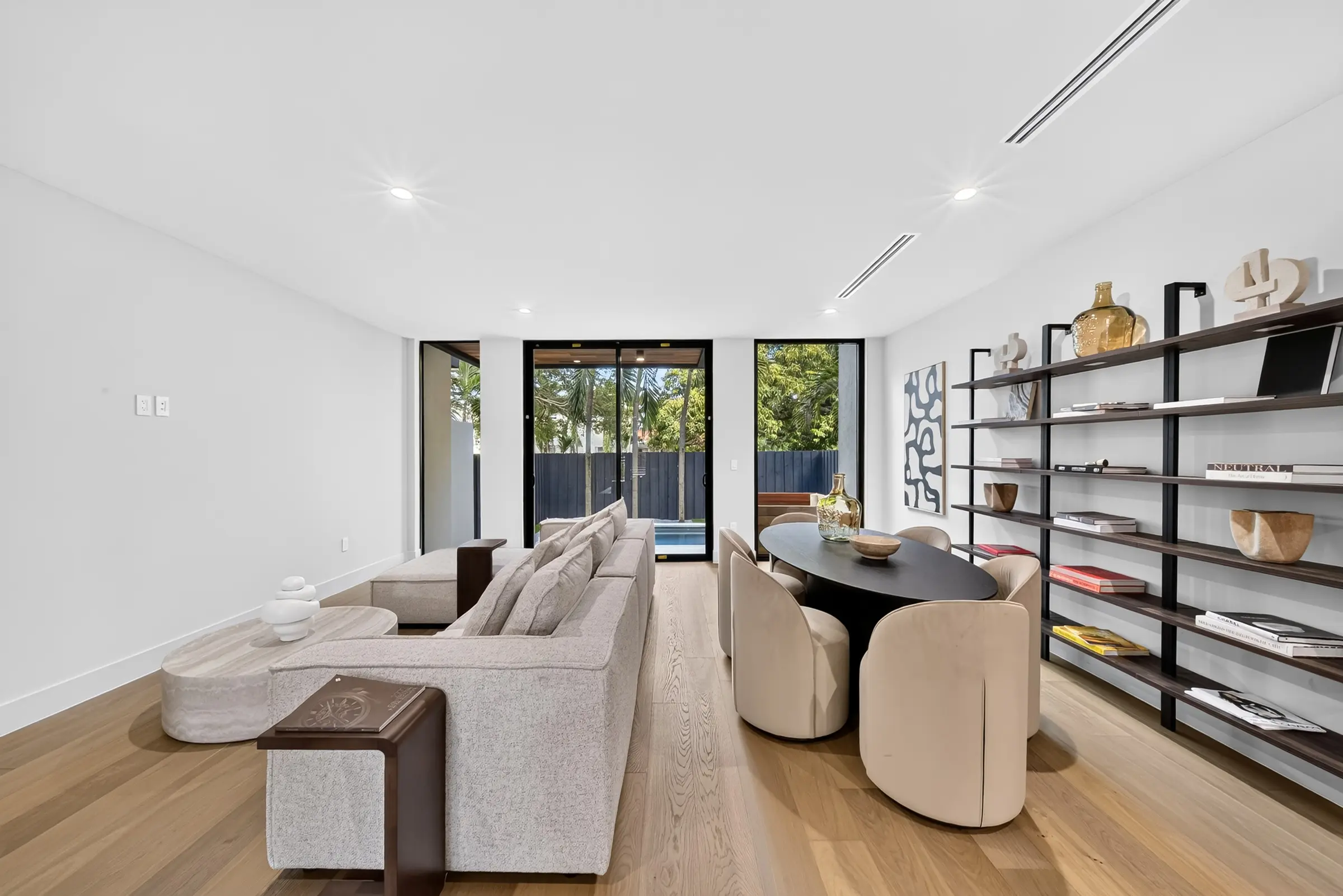 1034 SW 11th Avenue - Living and dining area