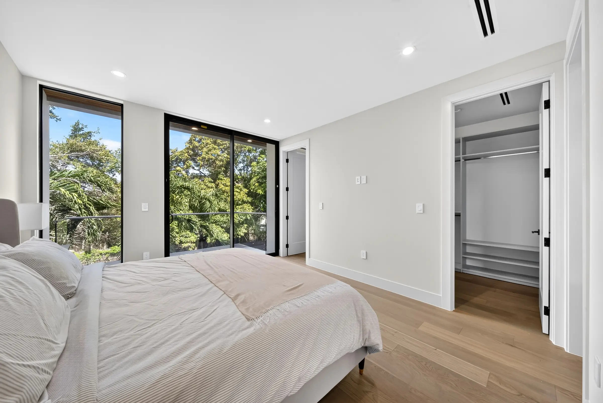 1034 SW 11th Avenue - Primary bedroom