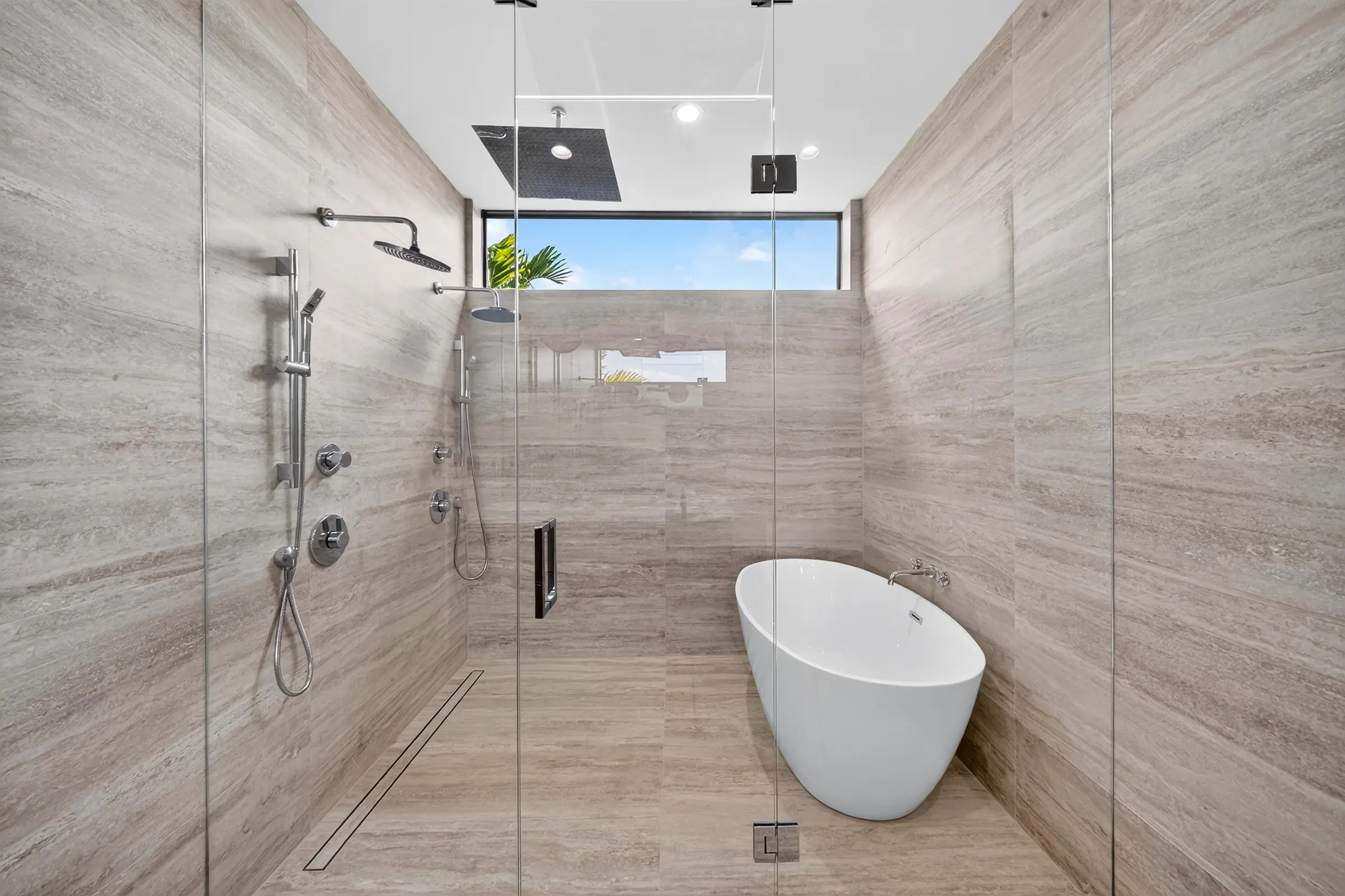 1034 SW 11th Avenue - Glass shower and soaking tub