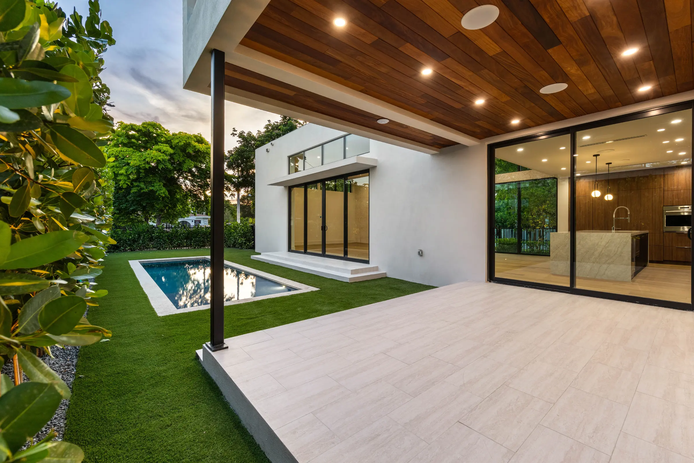 4031 NW 1st Avenue - Pool courtyard