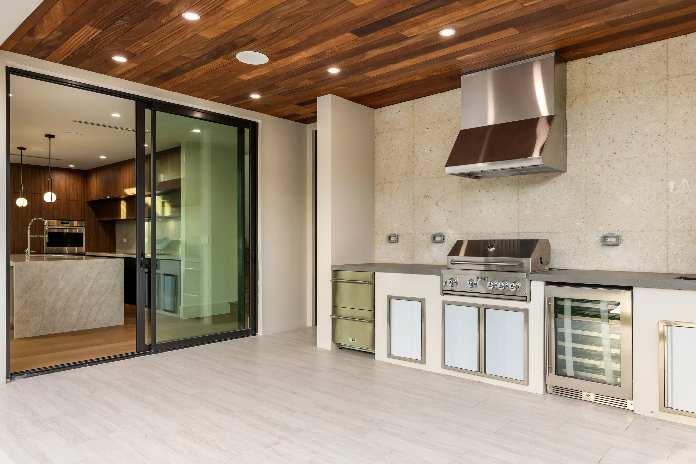 4031 NW 1st Avenue - Outdoor kitchen